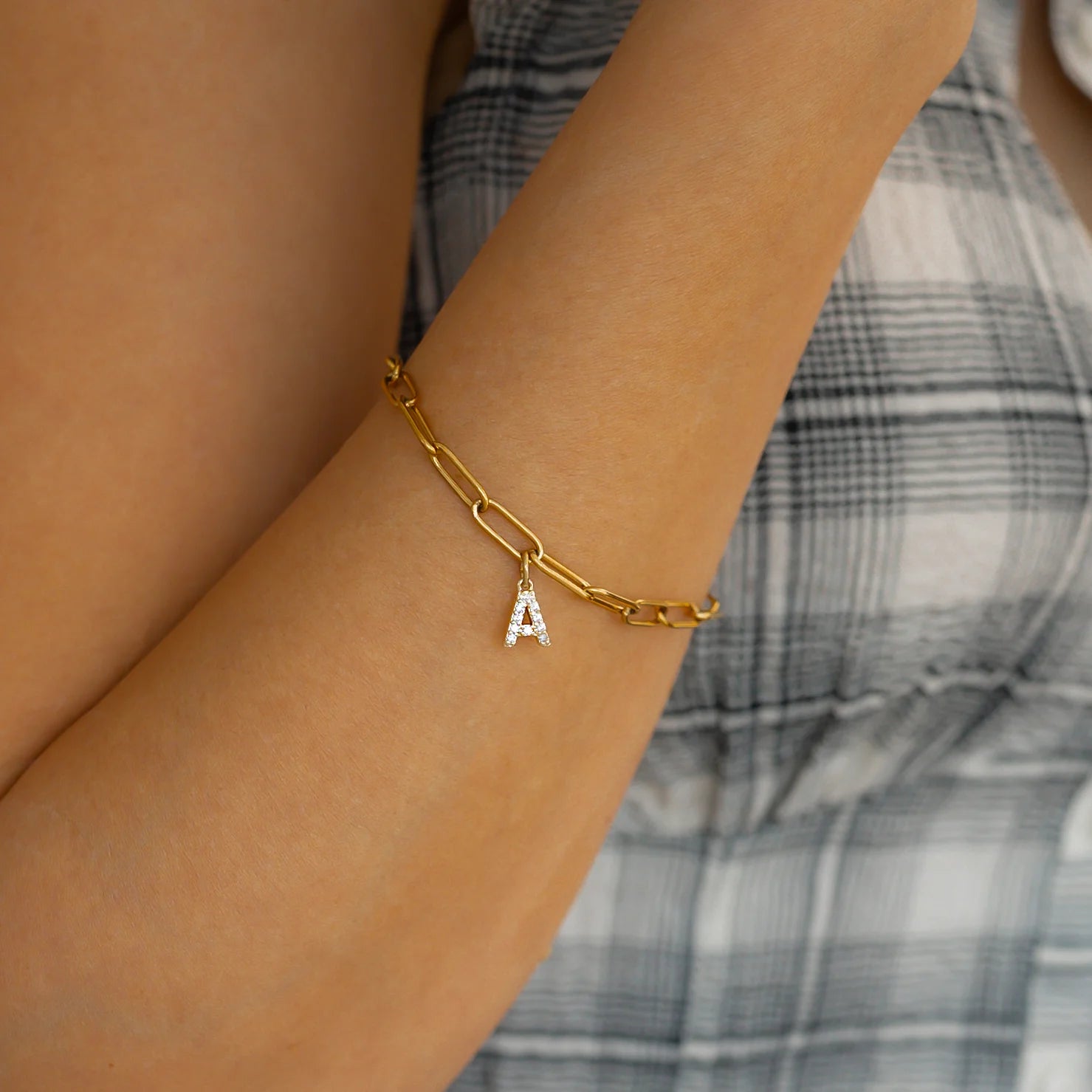 Elegantes Initialen-Armband in Gold
